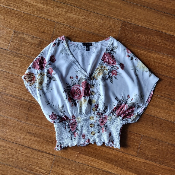 J for Justify Tops - White flowy crop top, floral pattern, size medium